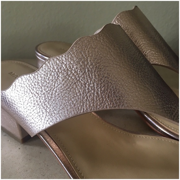 MARC FISHER GOLD SANDALS - Picture 3 of 6